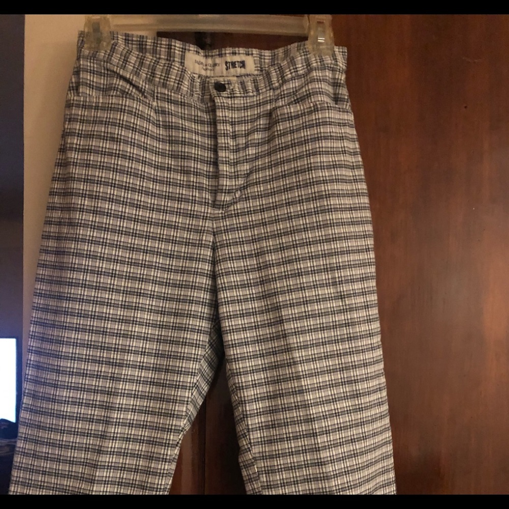 Woman’s crop pants/ capris size6 faded glory